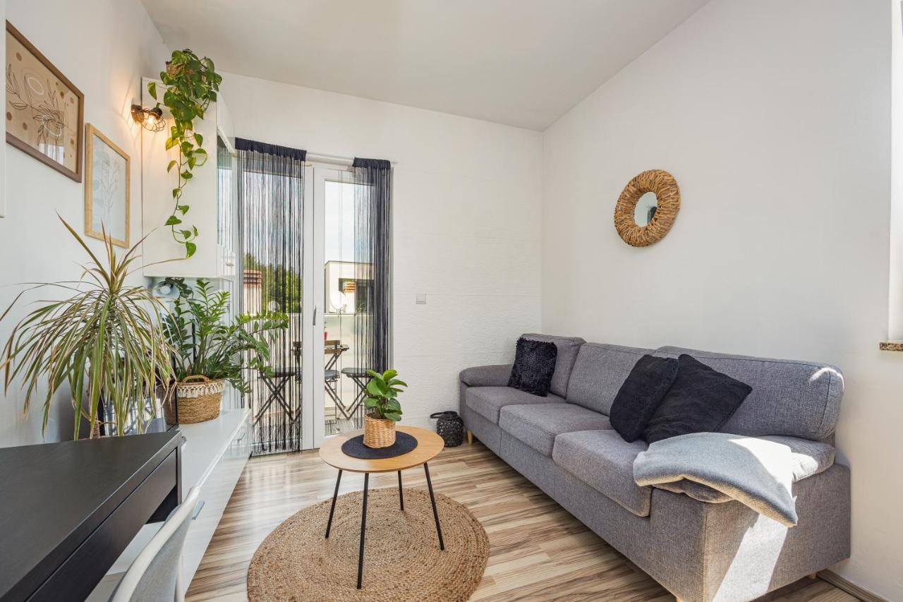 Ferienwohnung Studio Apartman Marly Pula Exterior foto