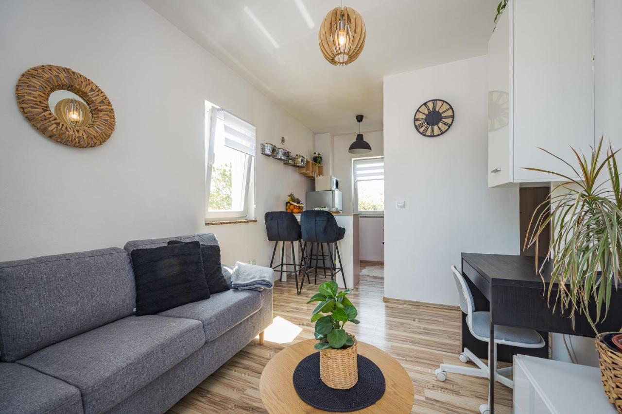 Ferienwohnung Studio Apartman Marly Pula Exterior foto